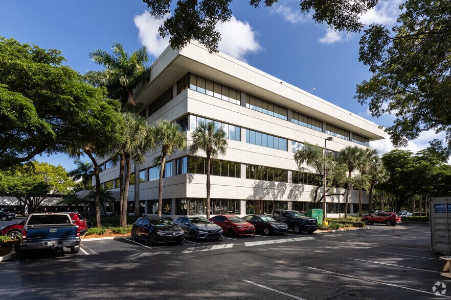 More Photos Of 5775 Blue Lagoon Dr, Miami Unknown For Lease