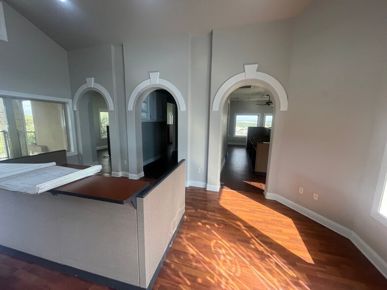 More Photos Of 20500 Fm 1431, Lago Vista Loft Creative Space For Lease