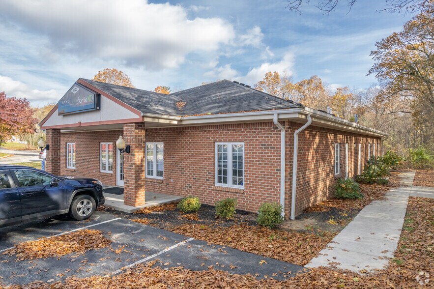 More Photos Of 5923 Renaissance Pl, Toledo Office For Lease