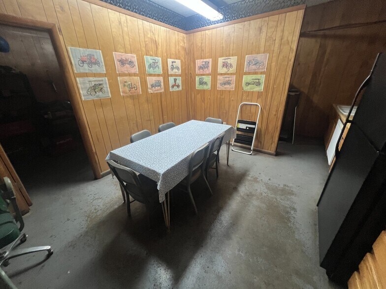 More Photos Of 125 McAdoo Creek Rd, Clarksville Warehouse For Sale