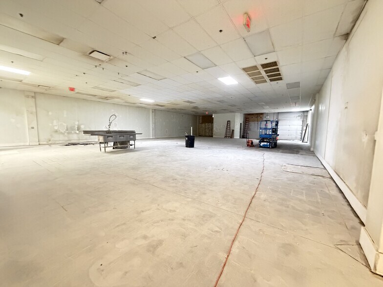 More Photos Of 4 Pin Oak Dr, Branford Research And Development For Lease