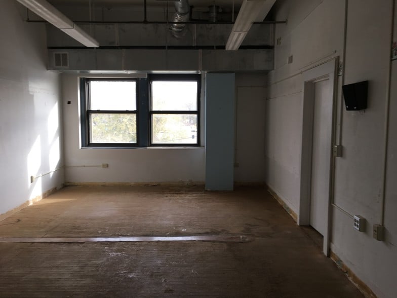 More Photos Of 1400 NW 3rd St, Oklahoma City Schools For Sale