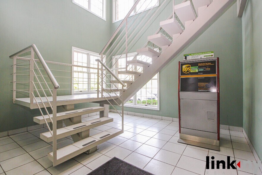 More Photos Of 545-547 Saw Mill River Rd, Ardsley Medical For Lease