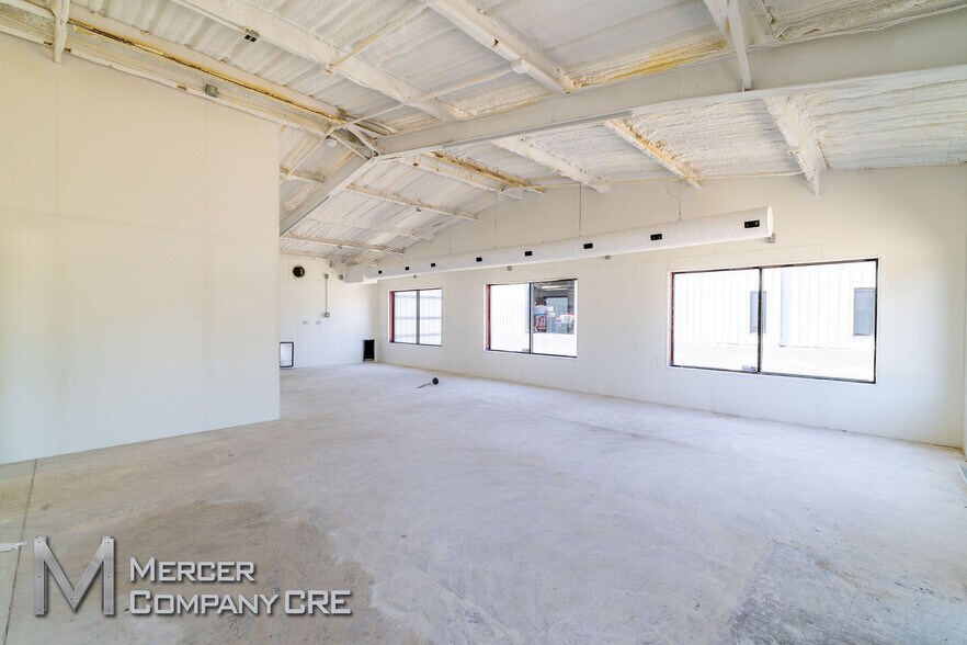 More Photos Of 2601 S Purdue Ave, Oklahoma City Flex For Lease