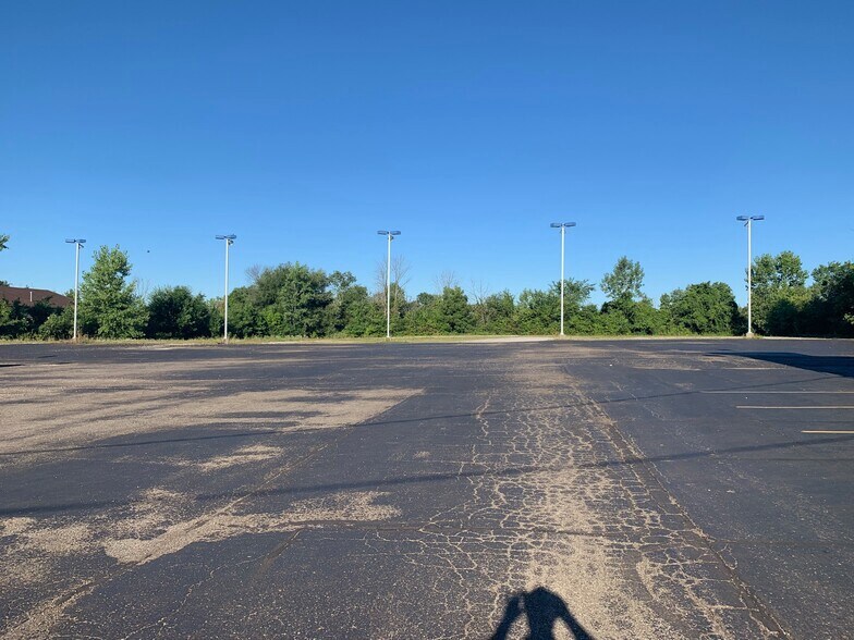 More Photos Of 3926 Pearl Rd, Medina Auto Dealership For Lease