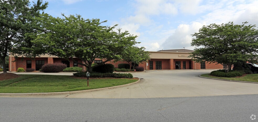 More Photos Of 621 Indeneer Dr, Kernersville Light Manufacturing For Lease