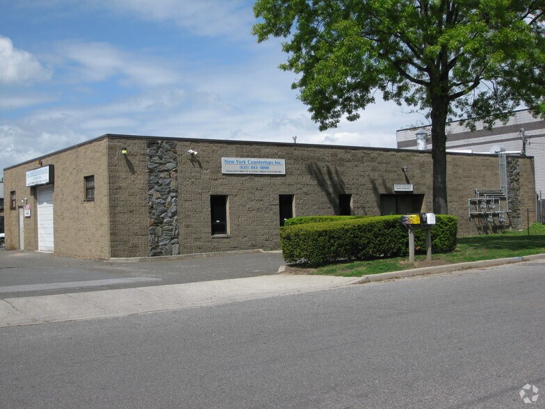 More Photos Of 20 Eads St, West Babylon Warehouse For Lease