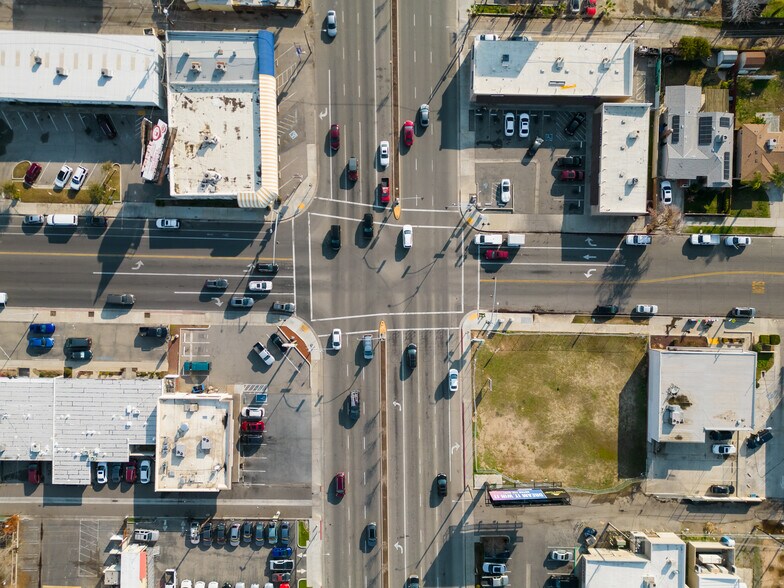 More Photos Of 7315 N Blackstone Ave, Fresno Freestanding For Lease