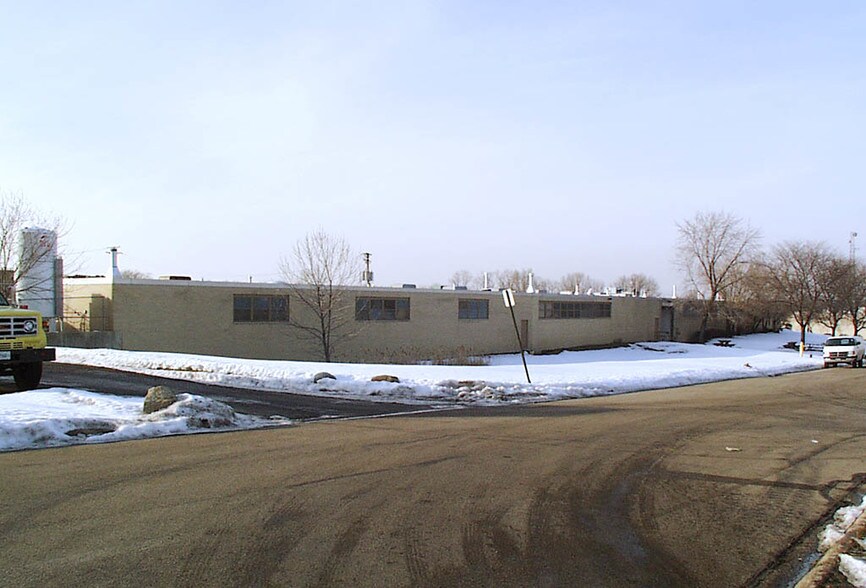 More Photos Of 2659 Wisconsin Ave, Downers Grove Manufacturing For Lease