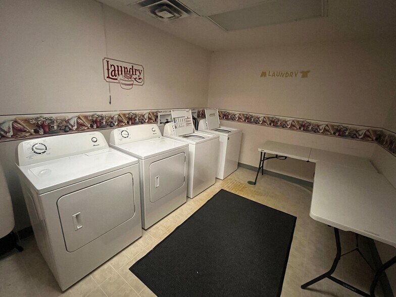 More Photos Of 215 E Church St, Lewellen Hotel For Sale