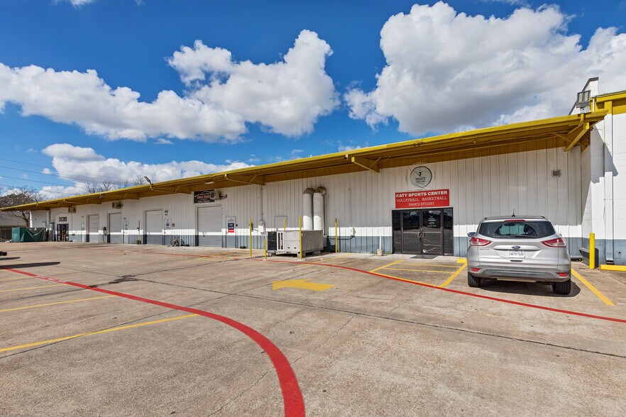 More Photos Of 510 S Mason Rd, Katy Unknown For Lease