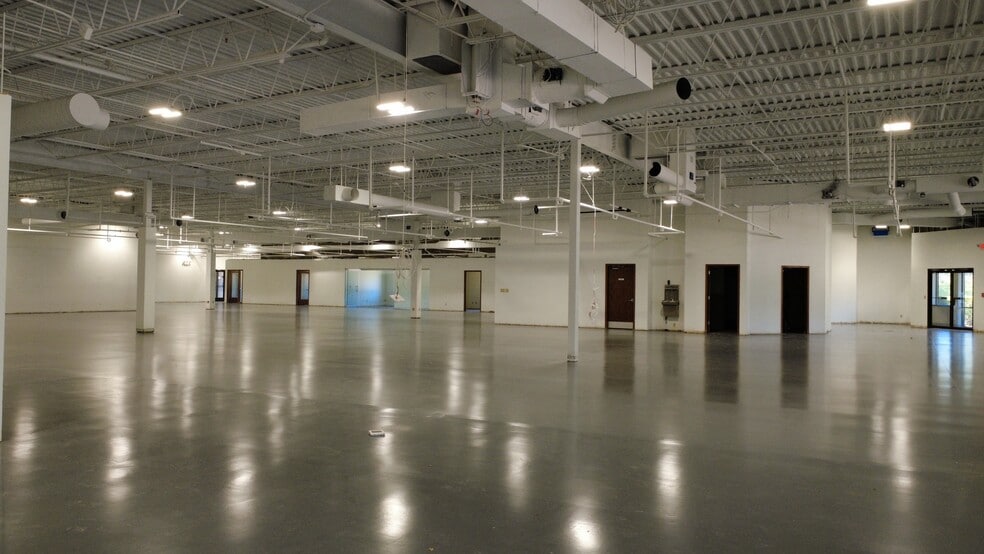 More Photos Of 343 E 82nd St, Chaska Warehouse For Sale