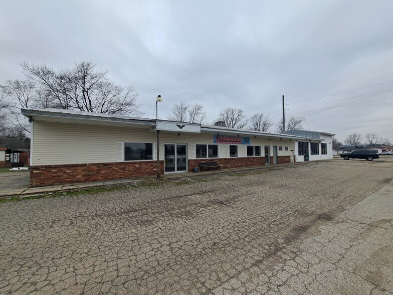 More Photos Of 610 S Paw Paw St, Lawrence Warehouse For Lease