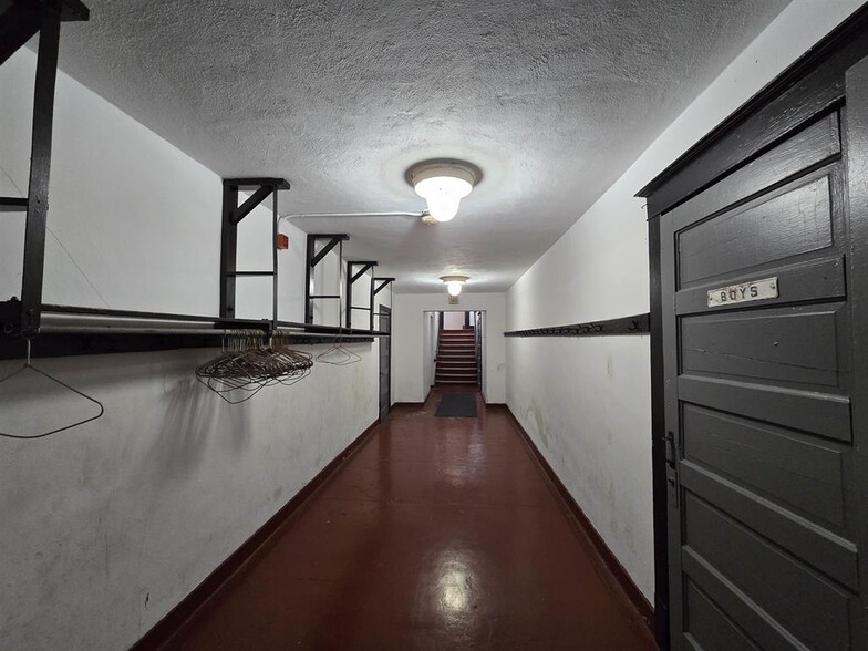 More Photos Of 940 County E hwy, Livingston Specialty For Sale