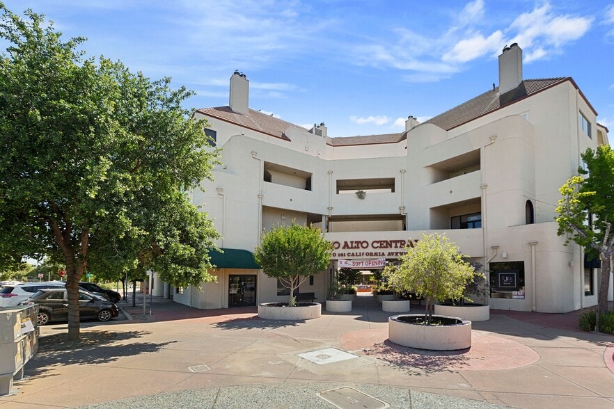 More Photos Of 2401-2417 Park Blvd, Palo Alto Office For Sale