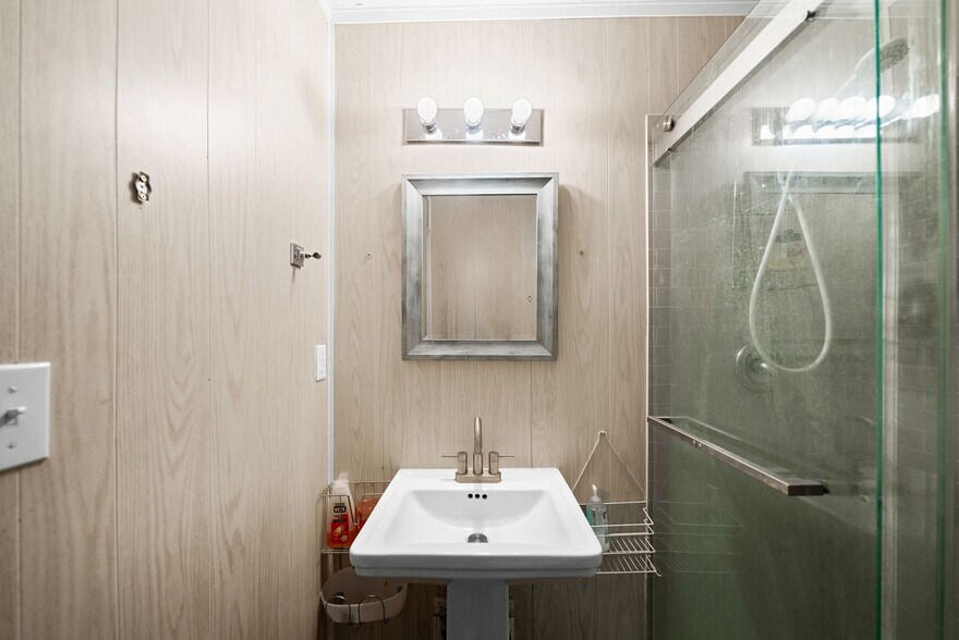 More Photos Of 1959 Fort Campbell Blvd, Clarksville Freestanding For Sale