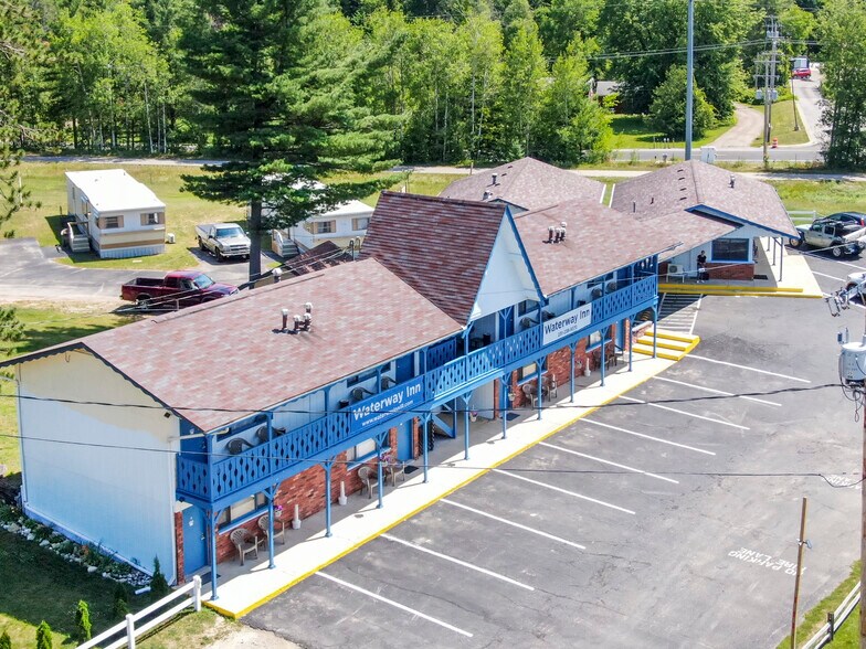 More Photos Of 6100 M-68 Hwy, Indian River Hotel For Sale