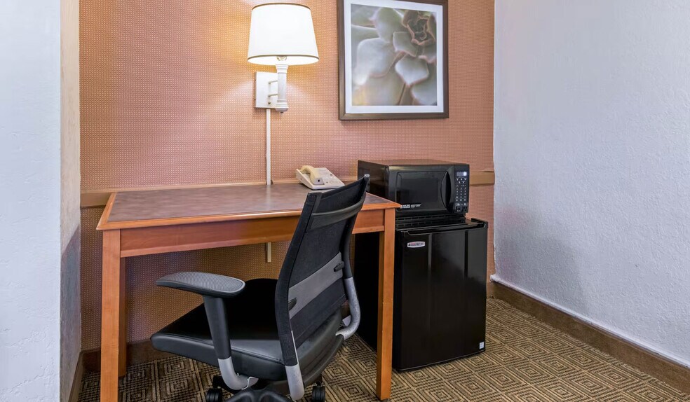 More Photos Of 6410 N Interstate 35, San Antonio Hotel For Sale