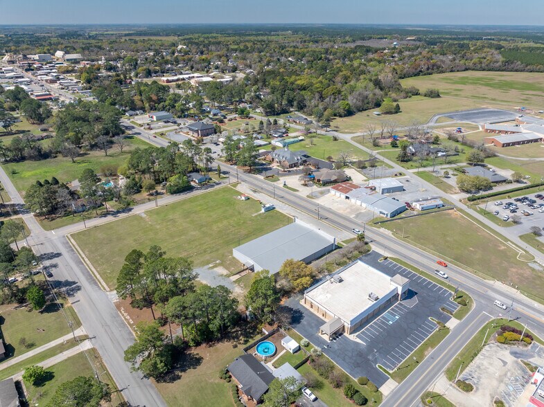 More Photos Of 640 E Washington Ave, Ashburn Freestanding For Sale