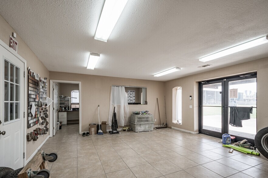 More Photos Of 12586 US-59, Splendora Warehouse For Sale