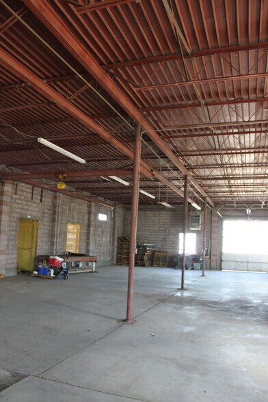 More Photos Of 1220 Mineral Wells Hwy, Weatherford Showroom For Sale