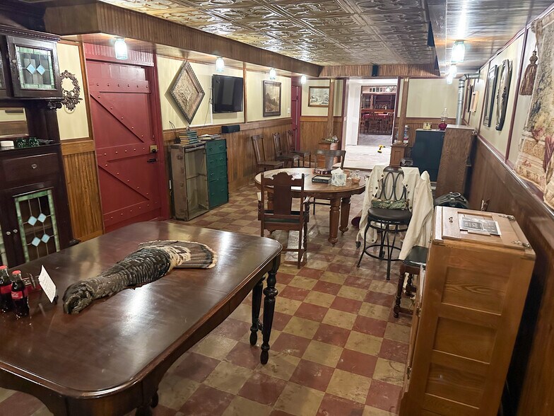 More Photos Of 211 W Kansas St, Crofton Hotel For Sale