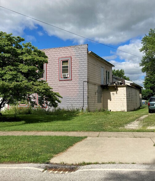 More Photos Of 670 Sherman, Geneva Flex For Sale