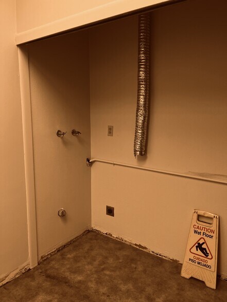 More Photos Of 18010-18094 SE McLoughlin Blvd, Milwaukie General Retail For Lease