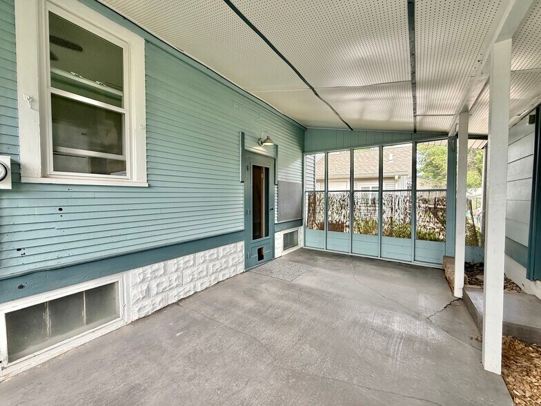 More Photos Of 4529 11th St, Rock Island Office For Sale