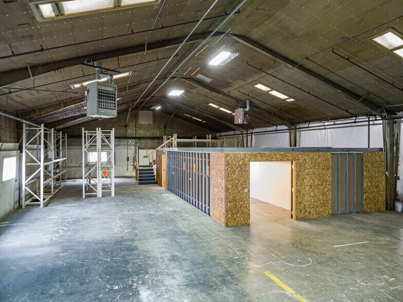 More Photos Of 1662 Morrow St, Green Bay Warehouse For Lease