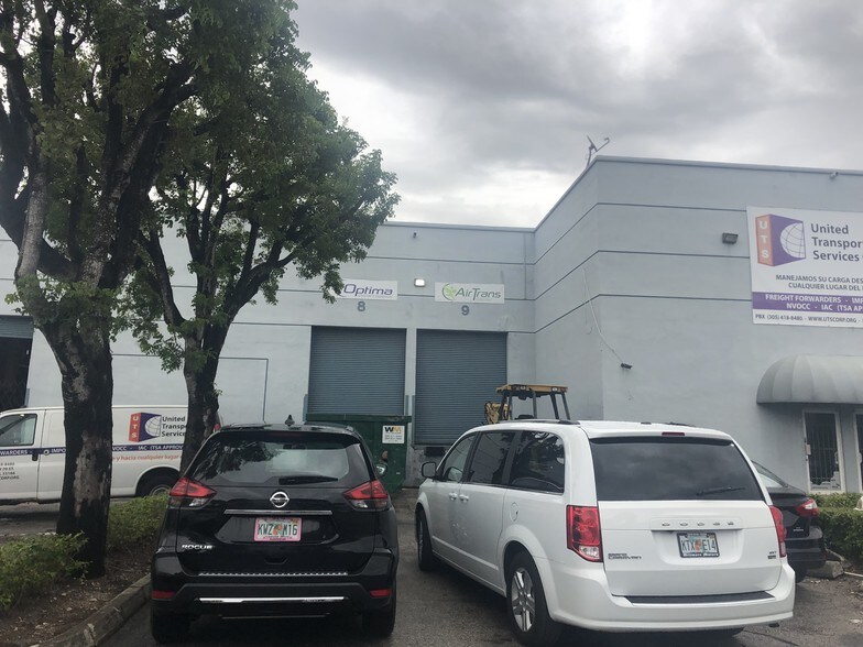 More Photos Of 8201-8209 NW 70th St, Miami Warehouse For Lease