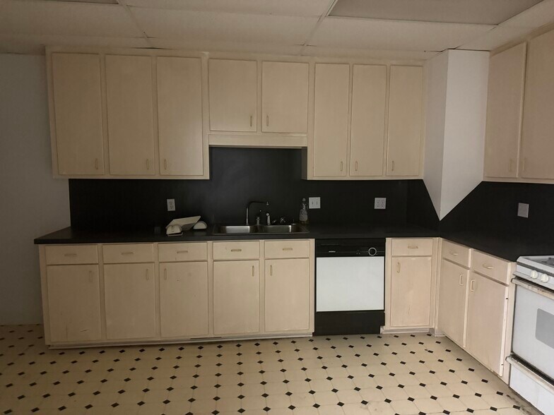 More Photos Of 1385 John Small Ave, Washington Medical For Lease