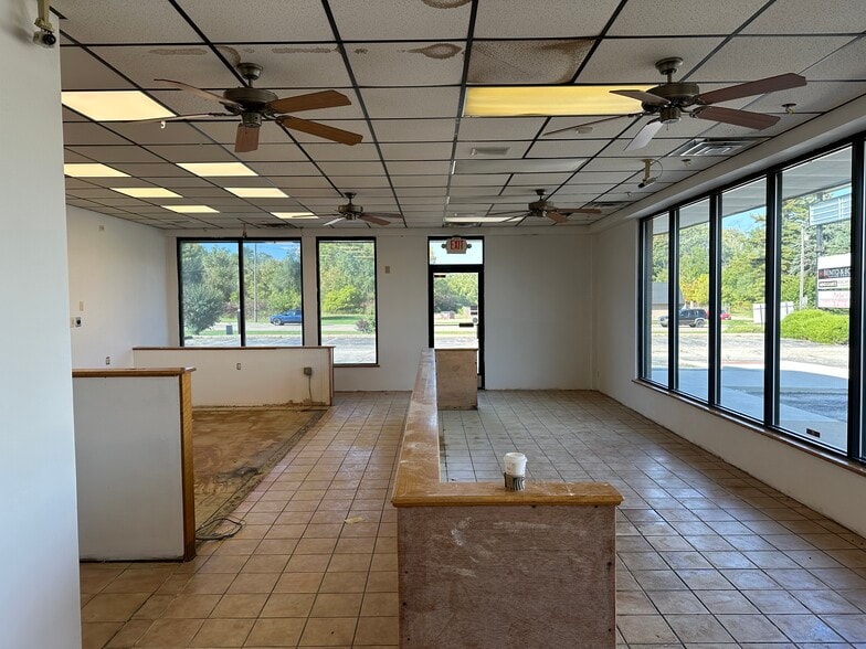 More Photos Of 3208 S Alpine Rd, Rockford Unknown For Lease