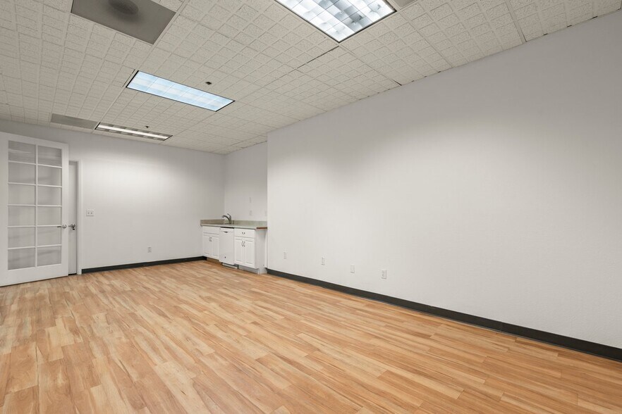 More Photos Of 400 Seaport Ct, Redwood City Medical For Lease