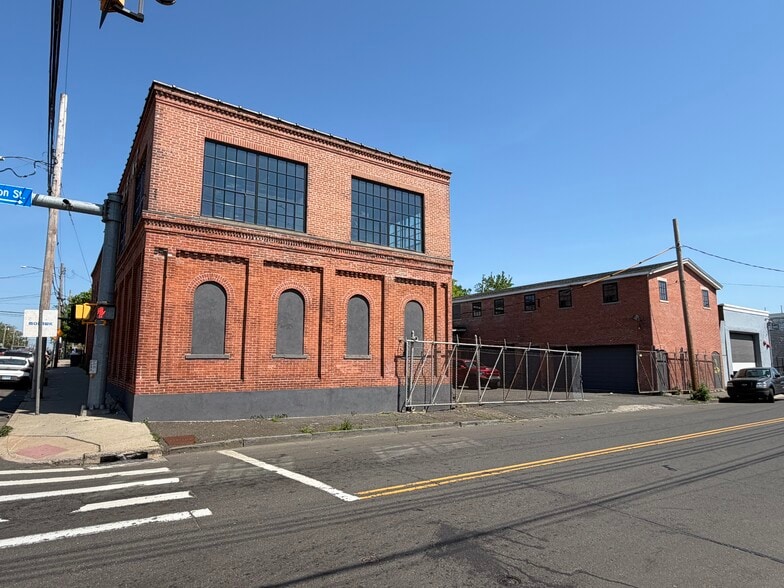 More Photos Of 310 E Washington Ave, Bridgeport Manufacturing For Lease