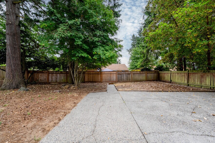 More Photos Of 20318 19th Ave NE, Shoreline Specialty For Sale