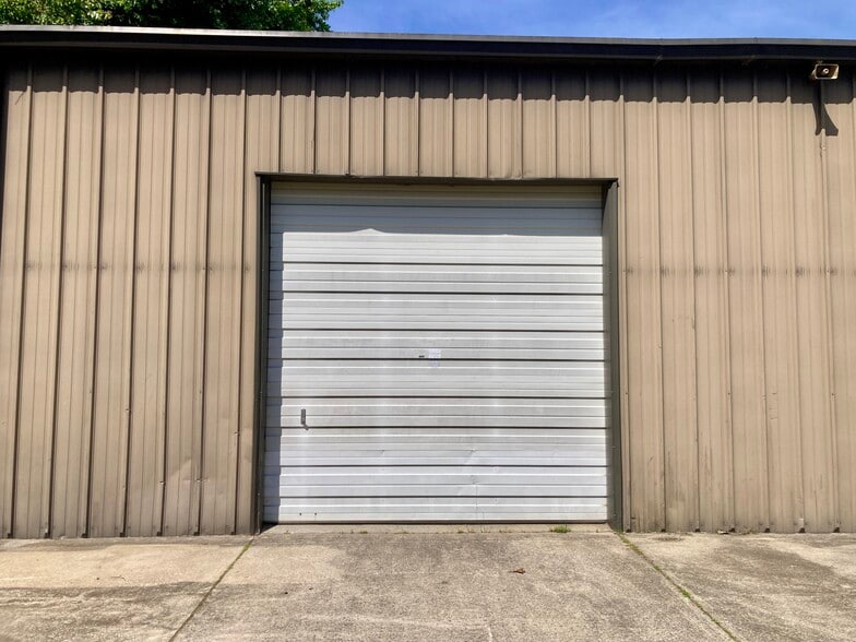More Photos Of 2611 Phoenix Dr, Greensboro Warehouse For Lease