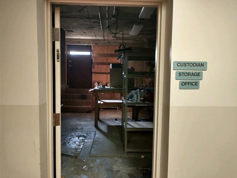 More Photos Of 1007 Cady St, Chapman Schools For Sale