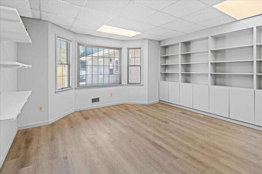 More Photos Of 5 Mountain Blvd, Warren Office For Lease