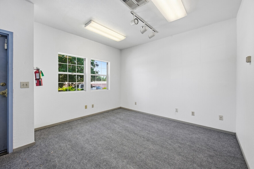 More Photos Of 12150 Charles Dr, Grass Valley Warehouse For Sale