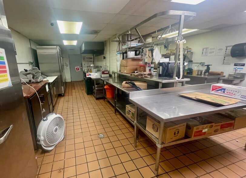 More Photos Of 4323 S Interstate 35, Austin Restaurant For Sale