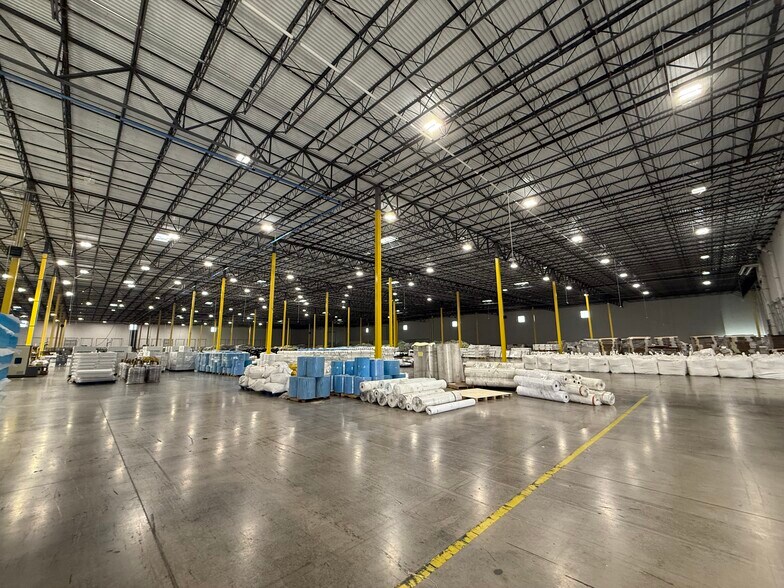 More Photos Of 3584 Mountain Creek Pky, Dallas Distribution For Lease