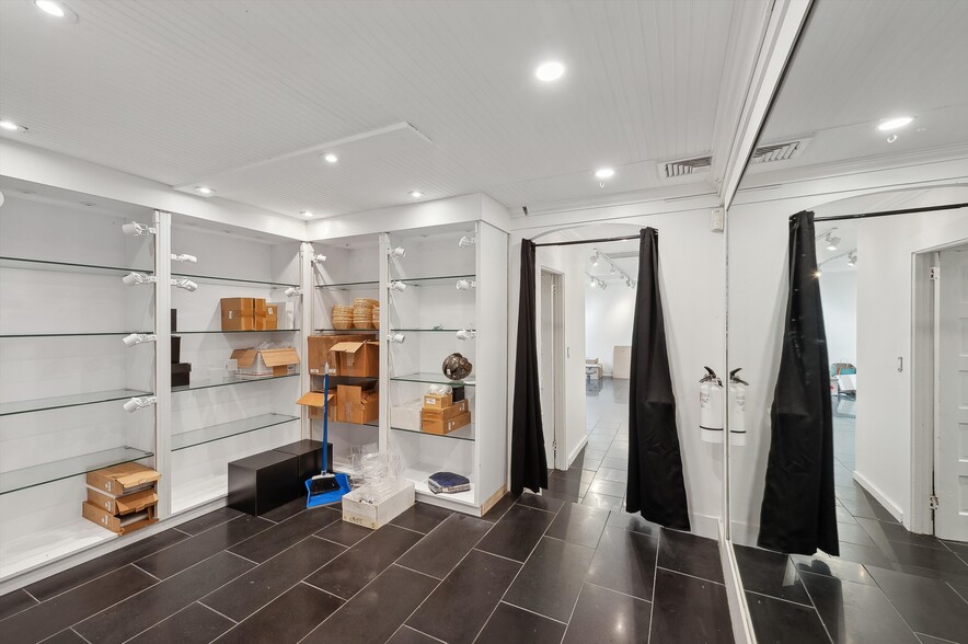 More Photos Of 60 Jobs Ln, Southampton Storefront For Lease