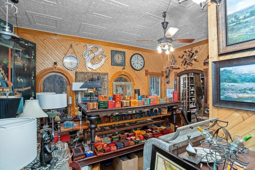 More Photos Of 310 N Mound St, Nacogdoches Flex For Sale