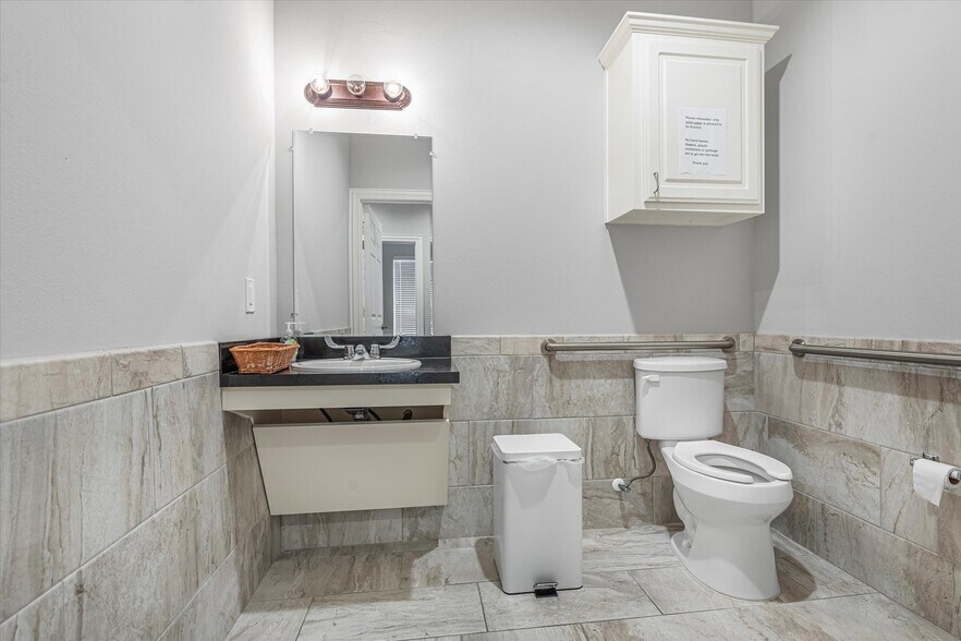 More Photos Of 425 Old Newman Rd, Frisco Medical For Sale