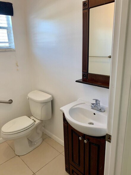 More Photos Of 2311-2349 S Ridgewood Ave, Edgewater Unknown For Lease