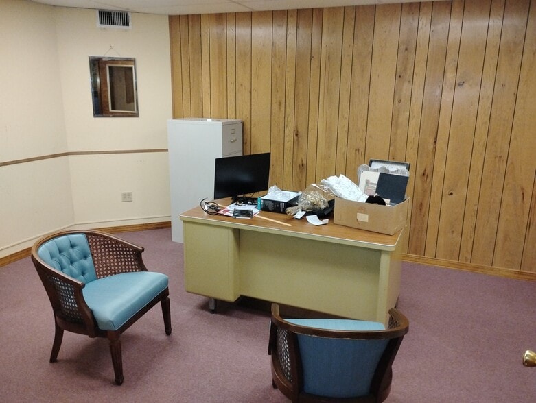 More Photos Of 906 Elm St, Coffeyville Religious Facility For Sale