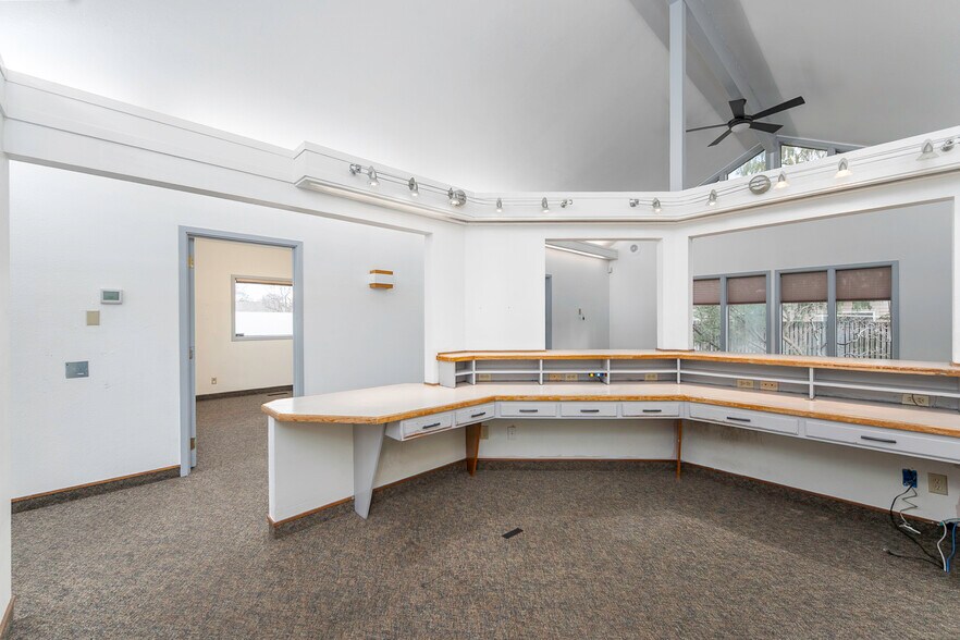 More Photos Of 1336 E Hunter Pl, Moses Lake Office For Sale