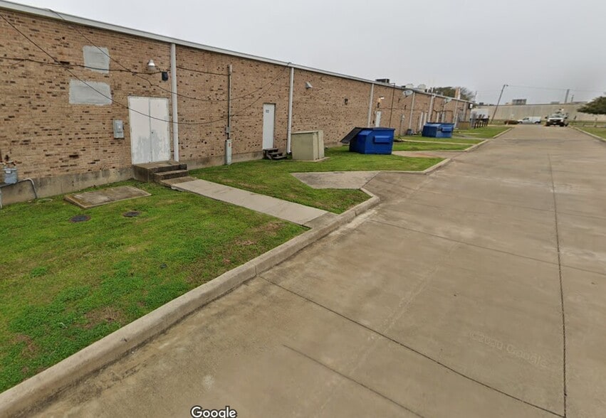 More Photos Of 506 E Avenue K, Grand Prairie Freestanding For Sale