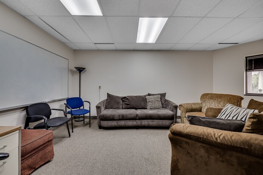 More Photos Of 4555 Erin Dr, Eagan Office For Lease